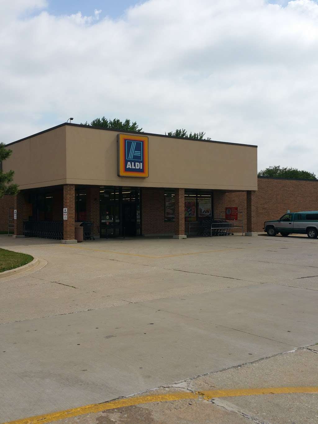 ALDI | 3500 W 183rd St, Hazel Crest, IL 60429, USA | Phone: (855) 955-2534