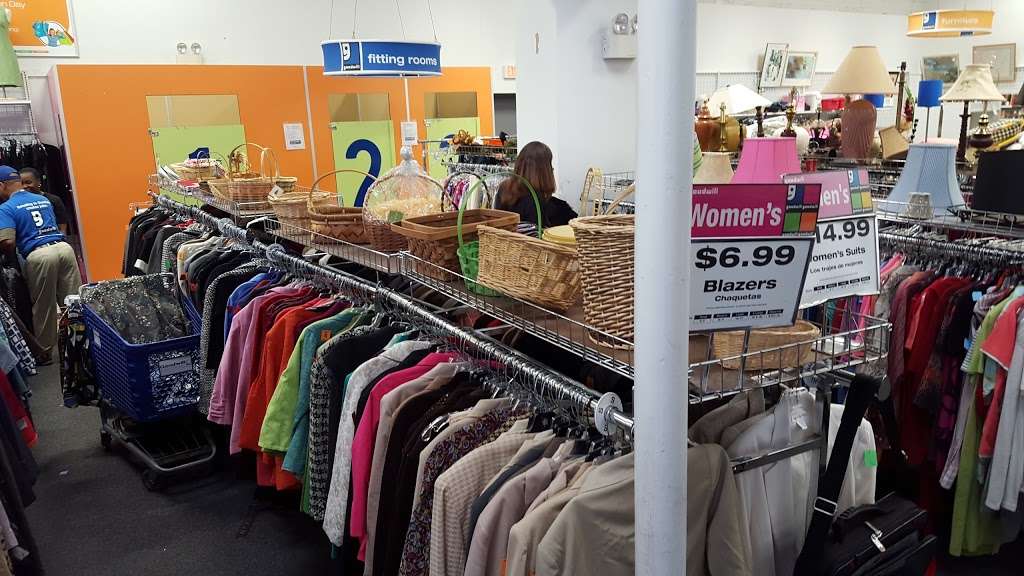 Goodwill Retail Store & Donation Center | 4816 Boiling Brook Pkwy, Rockville, MD 20852 | Phone: (301) 881-0744