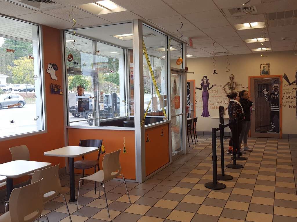 Dunkin | 241 Maple St, Middleton, MA 01949, USA | Phone: (978) 646-0089