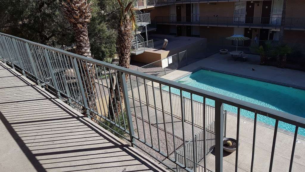 Coconut Grove Apartments | 2030 W Indian School Rd, Phoenix, AZ 85015, USA | Phone: (602) 264-1354