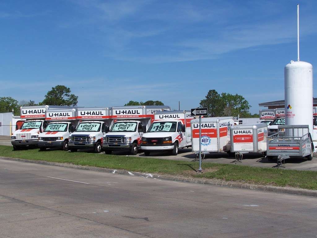 U-Haul Moving & Storage of Baytown | 2703 N Main St, Baytown, TX 77521, USA | Phone: (281) 428-1564