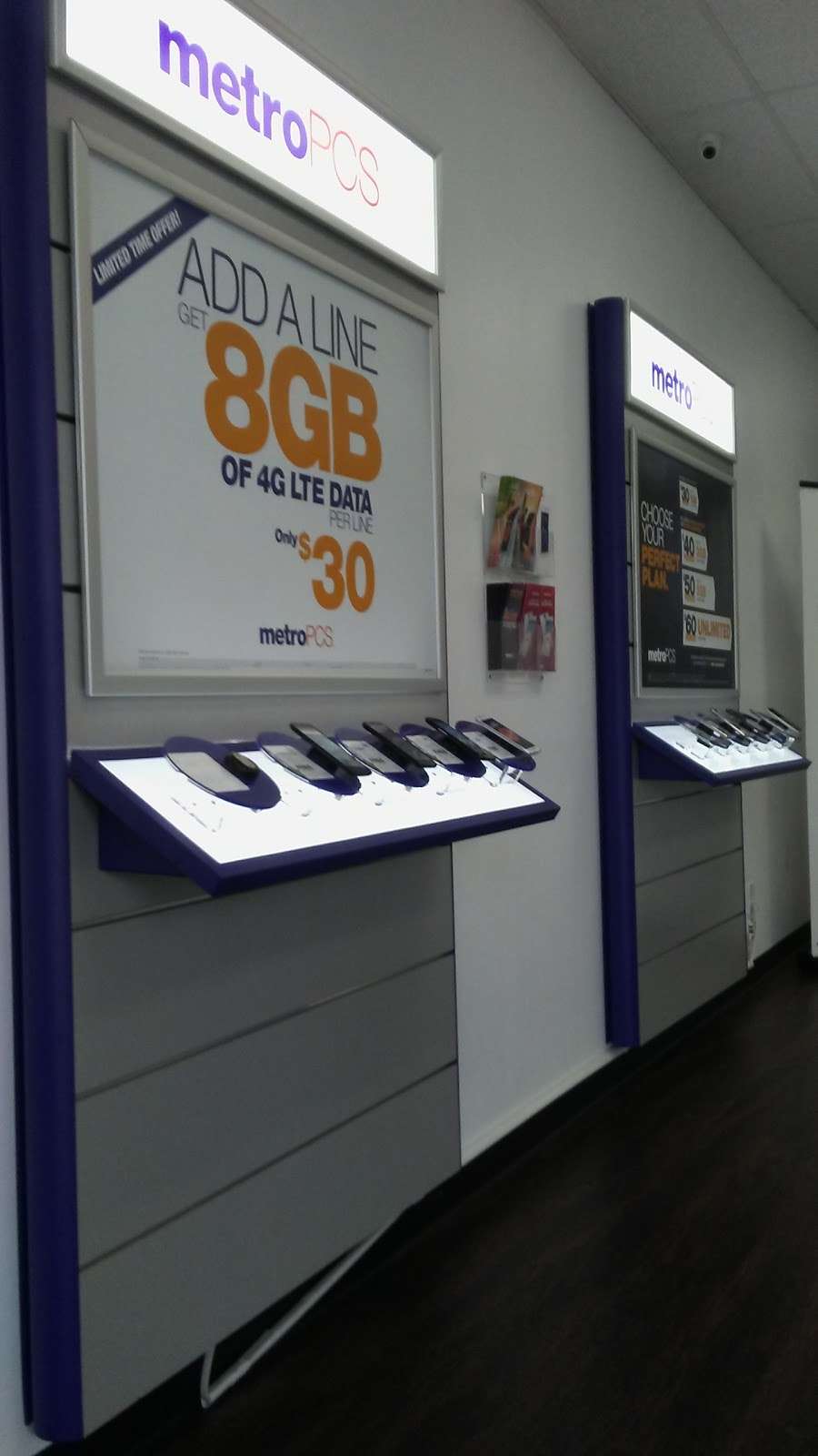 Metro by T-Mobile | 13677 E Foothill Blvd Ste F, Fontana, CA 92335, USA | Phone: (909) 275-7526