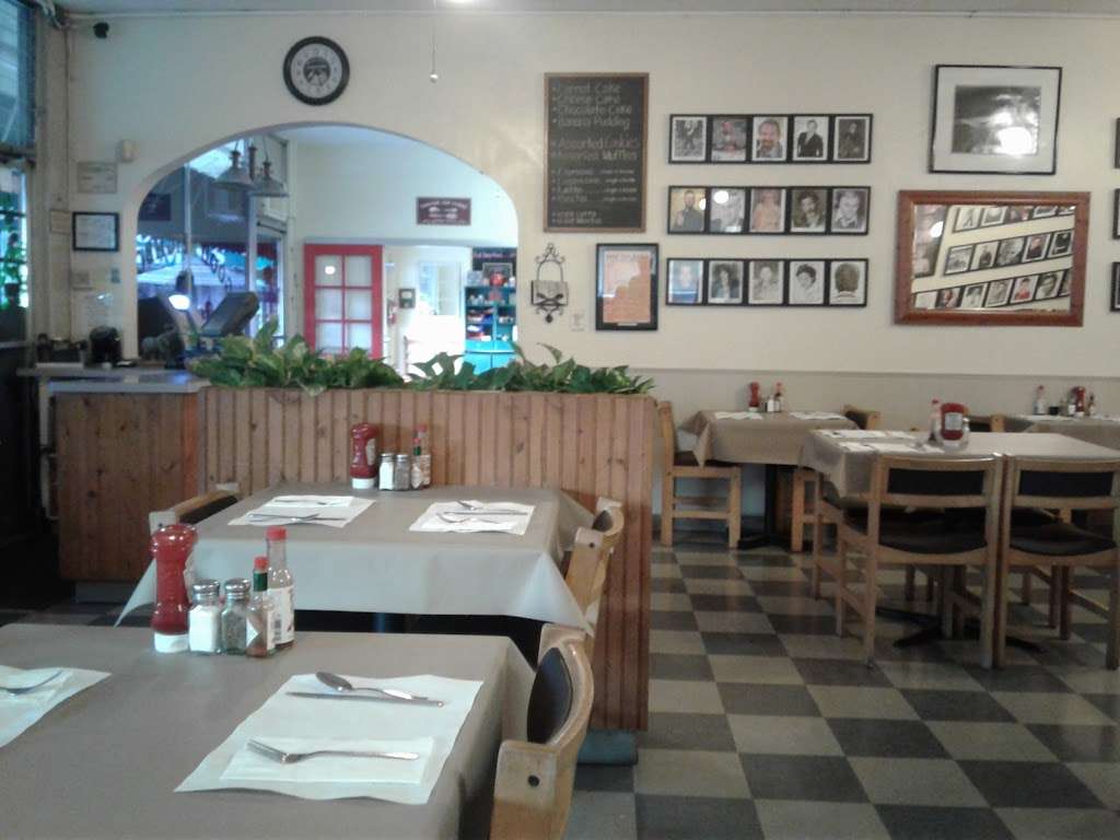 Good Neighbor Restaurant | 3701 Cahuenga Blvd, Studio City, CA 91604, USA | Phone: (818) 761-4627