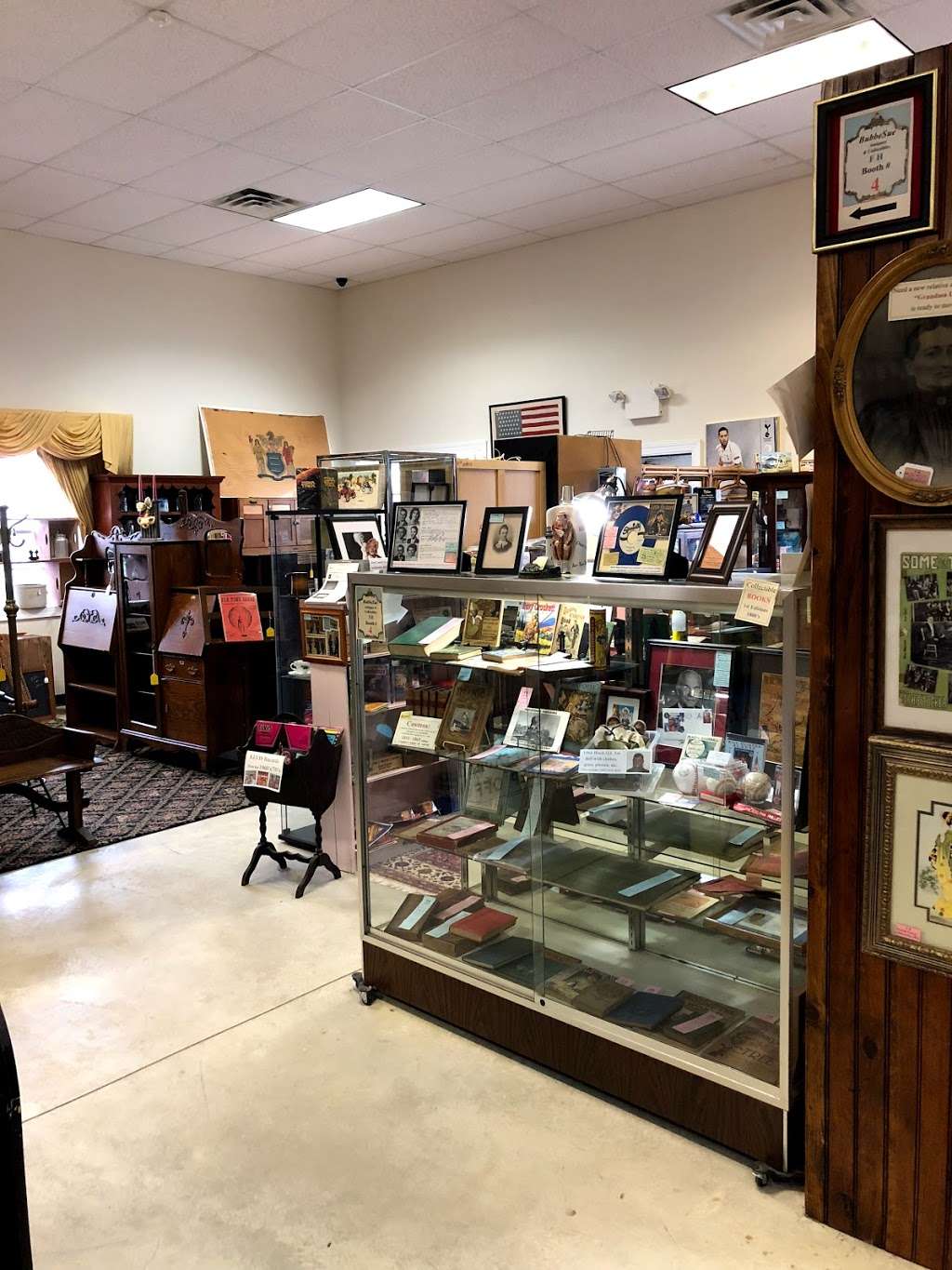 COLUMBUS ANTIQUES MALL LLC | 2885 US-206, Columbus, NJ 08022 | Phone: (609) 267-0425