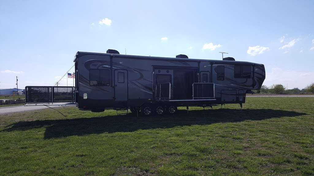 Midwest RV | 2515 E Logan St, Ottawa, KS 66067, USA | Phone: (785) 242-5622