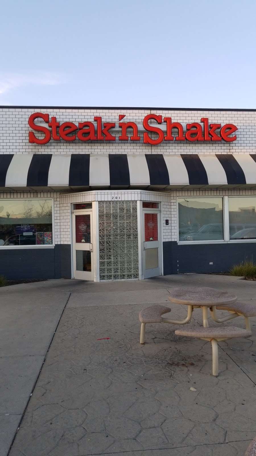 Steak n Shake | 201 E Euclid Ave, Mt Prospect, IL 60056, USA | Phone: (847) 368-9122