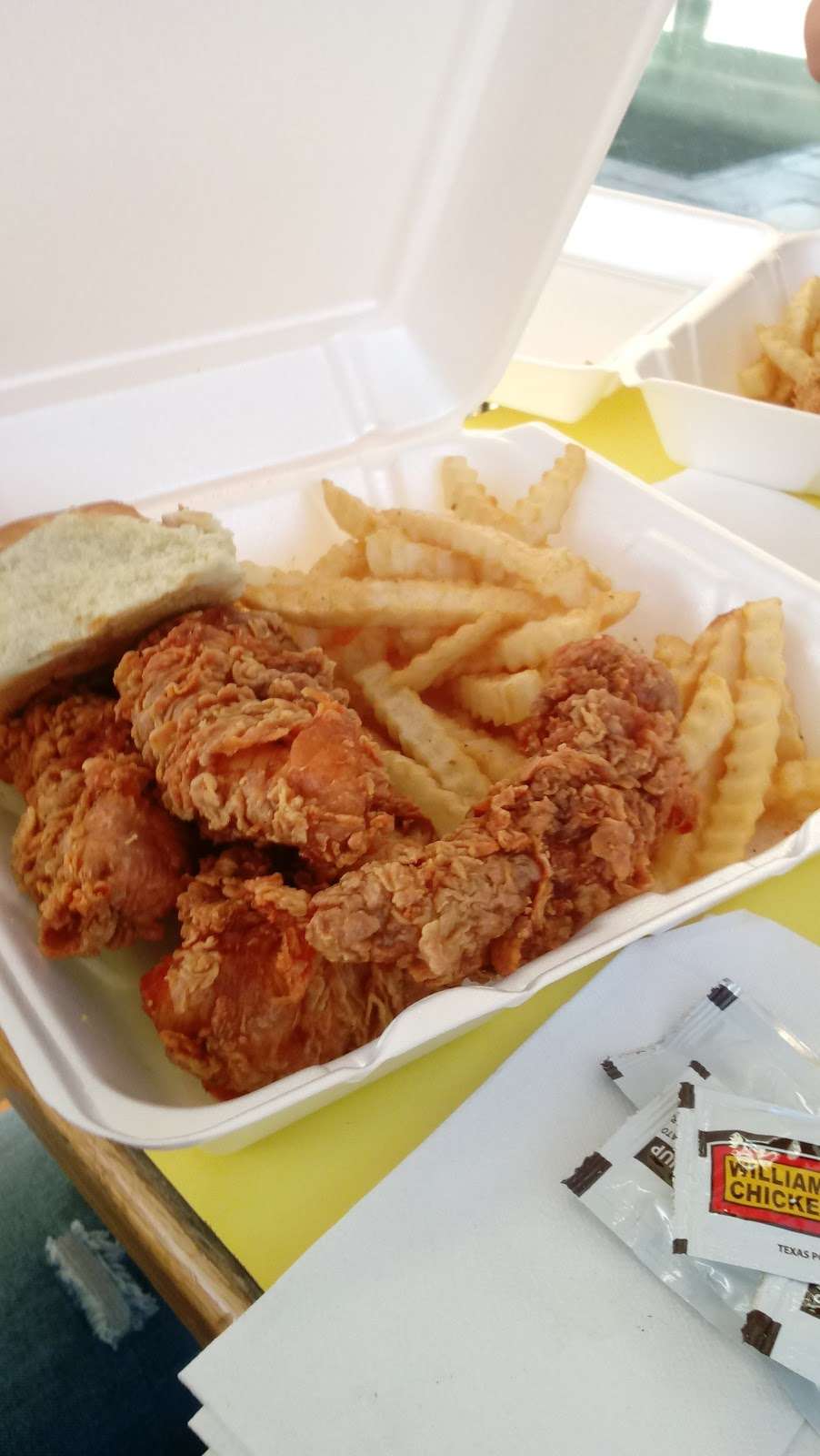 Williams Fried Chicken | 3280 Fort Worth Ave, Dallas, TX 75211, USA | Phone: (214) 330-9991