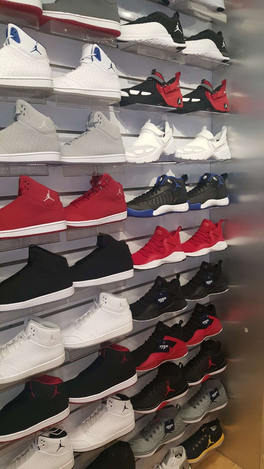 Champs Sports | 3333 W Touhy Ave, Lincolnwood, IL 60712 | Phone: (847) 329-0138