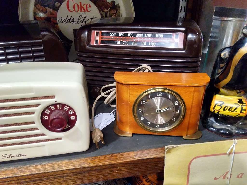 Aly Antiques | 74 N Oak St, Manteno, IL 60950 | Phone: (708) 516-9685