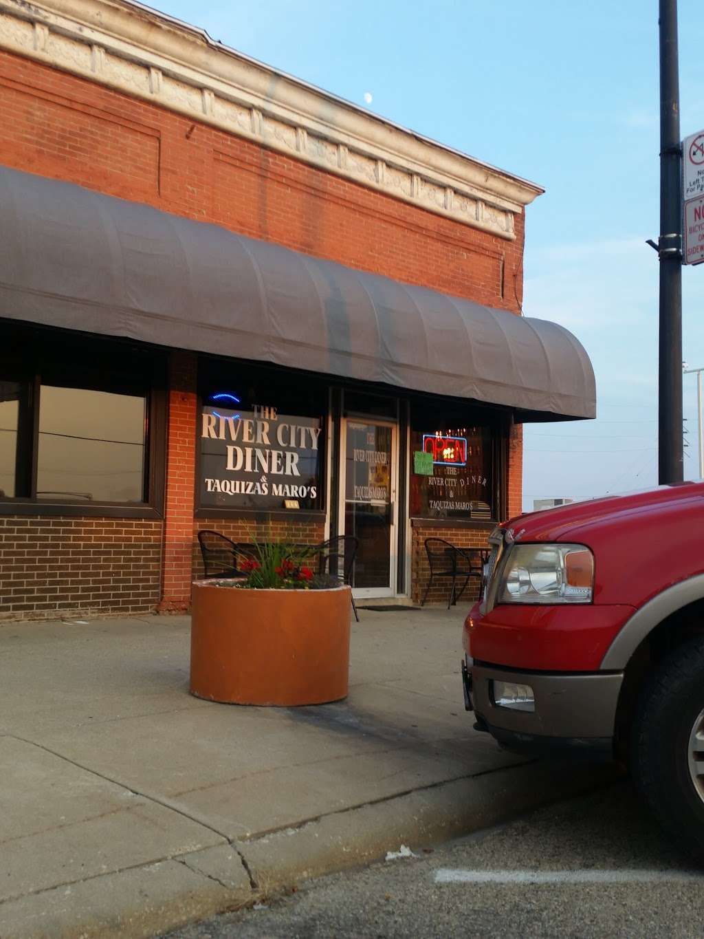 The River City Diner | 329 Main St, Marseilles, IL 61341, USA | Phone: (815) 795-3463