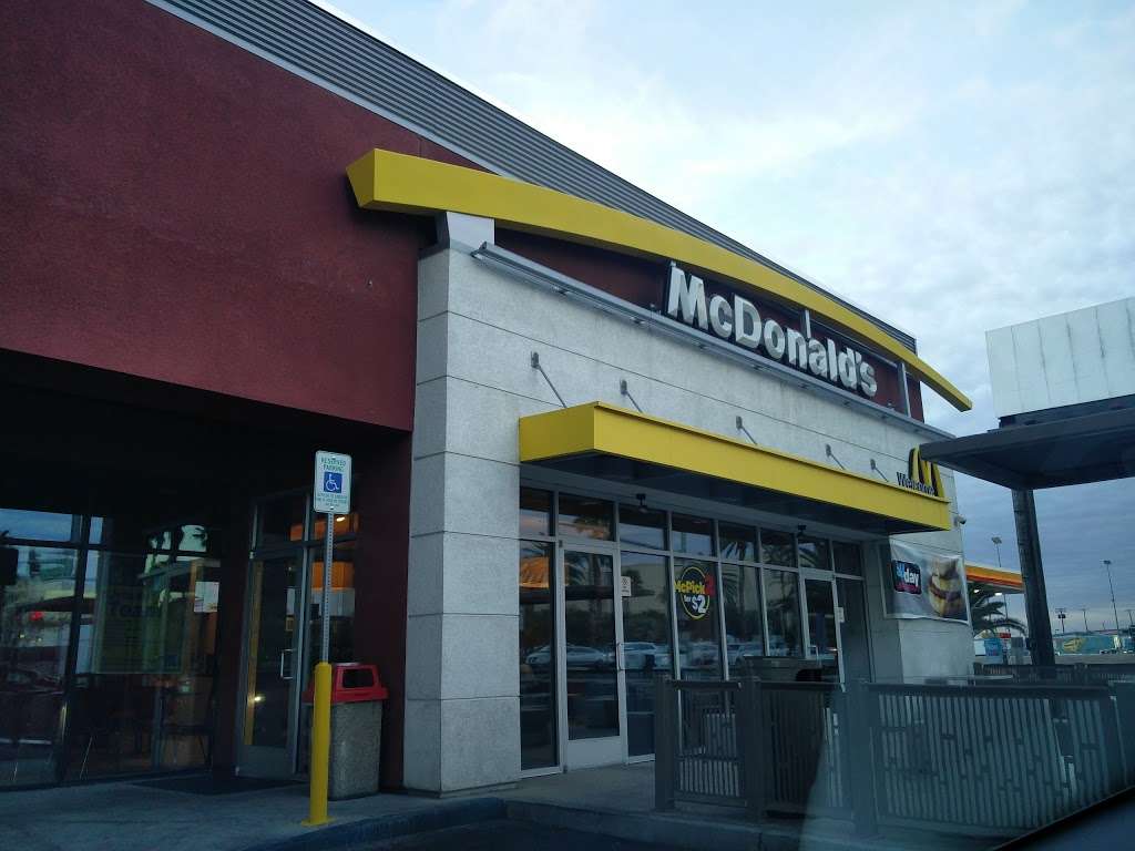 McDonalds | 3999 S Las Vegas Blvd, Las Vegas, NV 89119, USA | Phone: (702) 739-3423