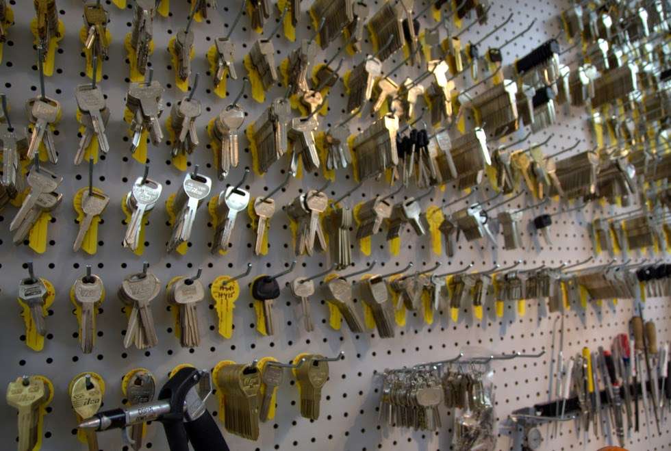 Keys Plus Locksmith | 2832 Stirling Rd Suite G, Hollywood, FL 33020, USA | Phone: (954) 901-9835