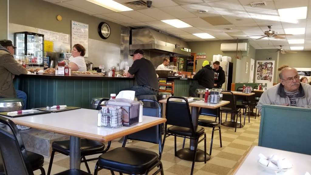 Uncle Bucks Diner | 2 Market St, Belvidere, NJ 07823, USA | Phone: (908) 475-3668