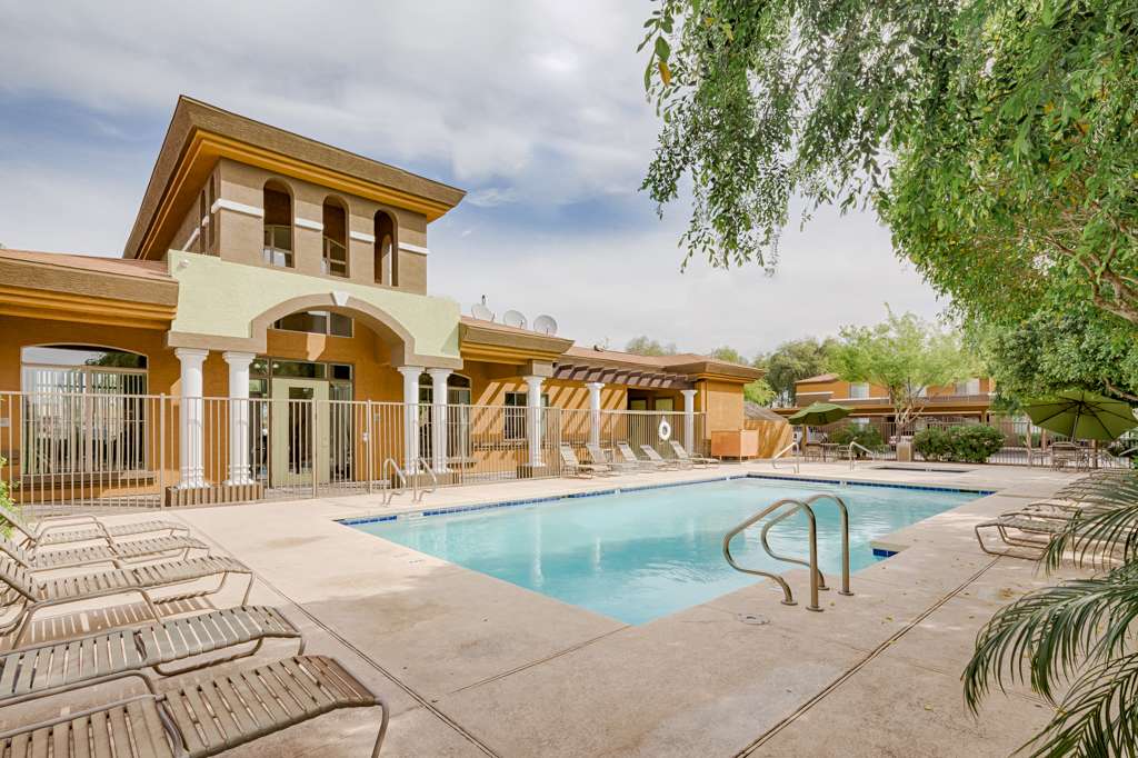 Desert Point Apartments | 6405 W McDowell Rd, Phoenix, AZ 85035, USA | Phone: (623) 499-9944