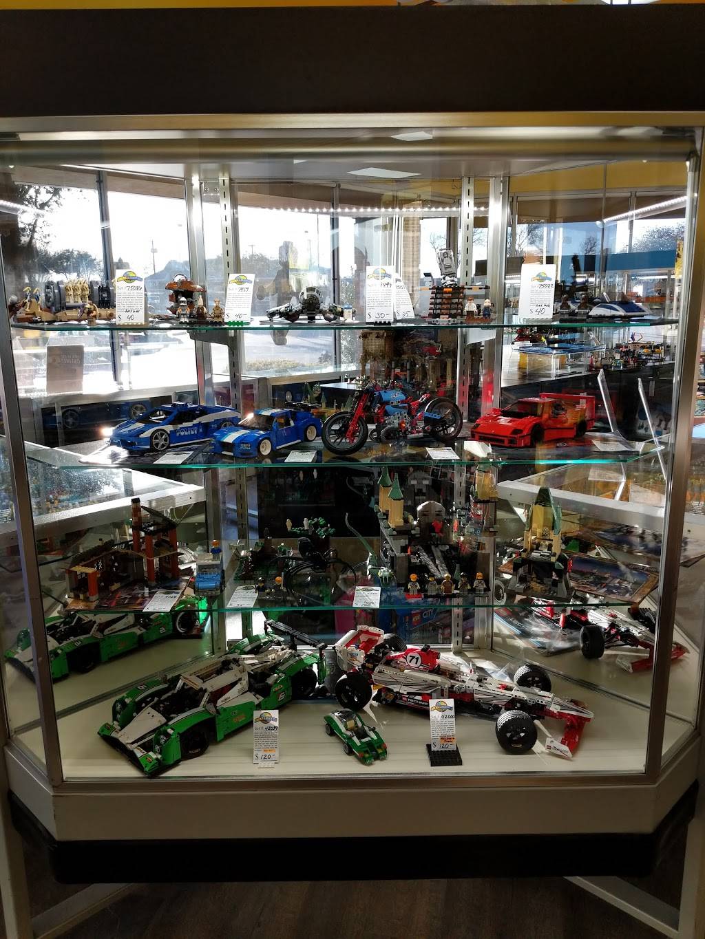 Bricks & Minifigs | 2030 Glade Rd Suite 220, Grapevine, TX 76051, USA | Phone: (817) 952-7002