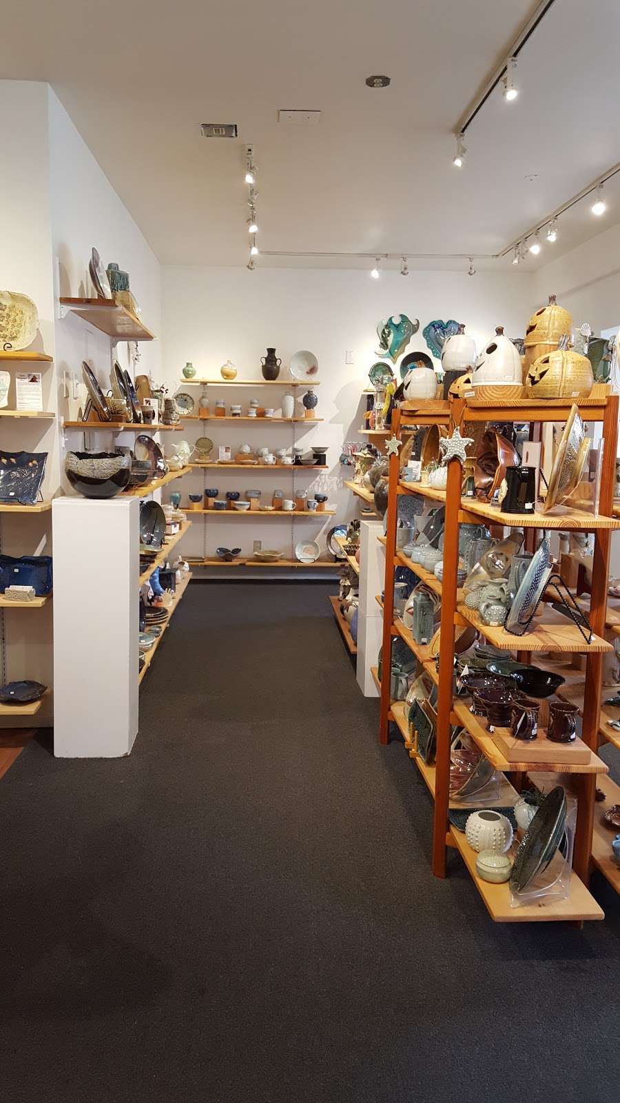 Ventura County Potters Guild Gallery | 1567 Spinnaker Dr #105, Ventura, CA 93001, USA | Phone: (805) 644-6800