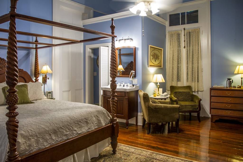 Ashtons Bed and Breakfast | 2023 Esplanade Ave, New Orleans, LA 70116, USA | Phone: (504) 942-7048