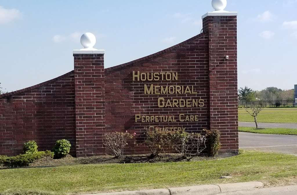 Houston Memorial Gardens - cemetery  | Photo 5 of 10 | Address: 2426 Cullen Blvd, Pearland, TX 77581, USA | Phone: (281) 485-2221