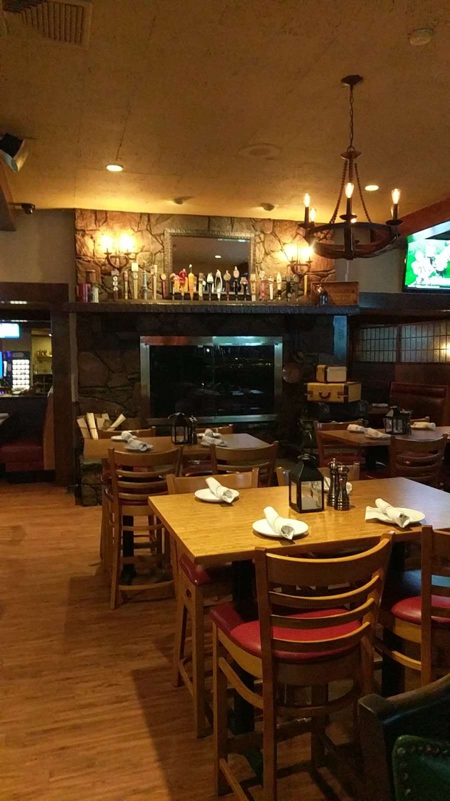 Barretts Fireside Grille | 30 Bedford St, Middleborough, MA 02346, USA | Phone: (508) 947-5333