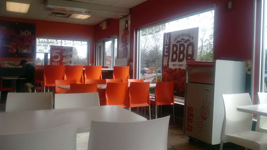 KFC | 8820 E 21st St, Indianapolis, IN 46219 | Phone: (317) 897-0589