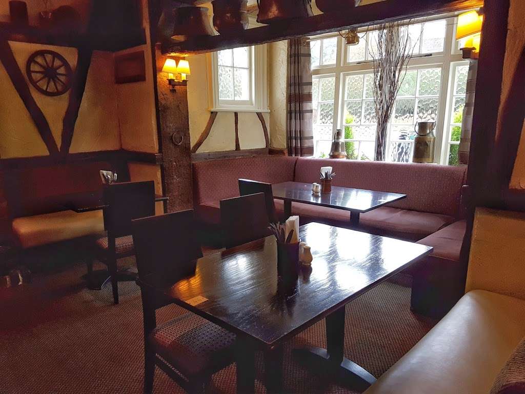 Kingswood Arms | Waterhouse Ln, Banstead, Kingswood KT20 6EB, UK | Phone: 01737 354053