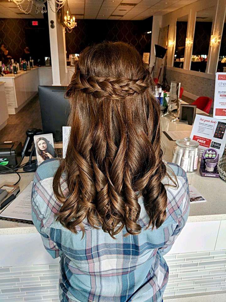 Cherry Blow Dry Bar Glen Mills | 600 Town Centre Dr, Glen Mills, PA 19342, USA | Phone: (484) 301-3903