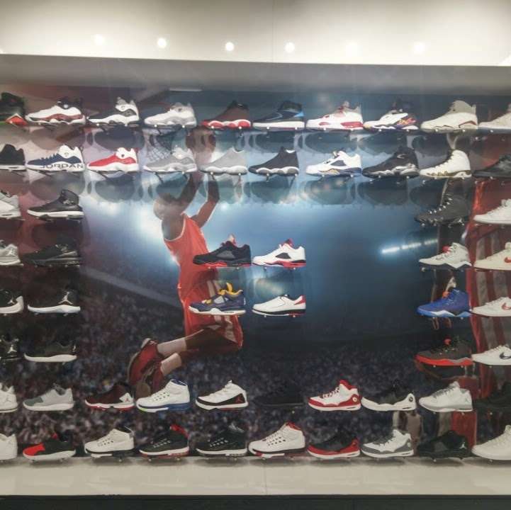 famous footwear addison mall