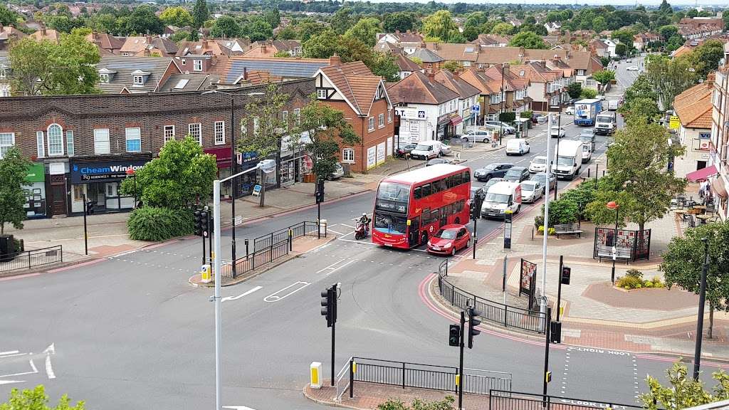 North Cheam Queen Victoria (Stop G) | Sutton SM3 8ET, UK