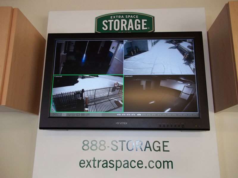 Extra Space Storage | 999 E Bayshore Rd, East Palo Alto, CA 94303, USA | Phone: (650) 325-1000