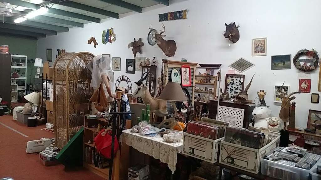 A Place In Time Antiques & Flea Market | 1200 W Old 56 Hwy, Olathe, KS 66061 | Phone: (913) 764-0642