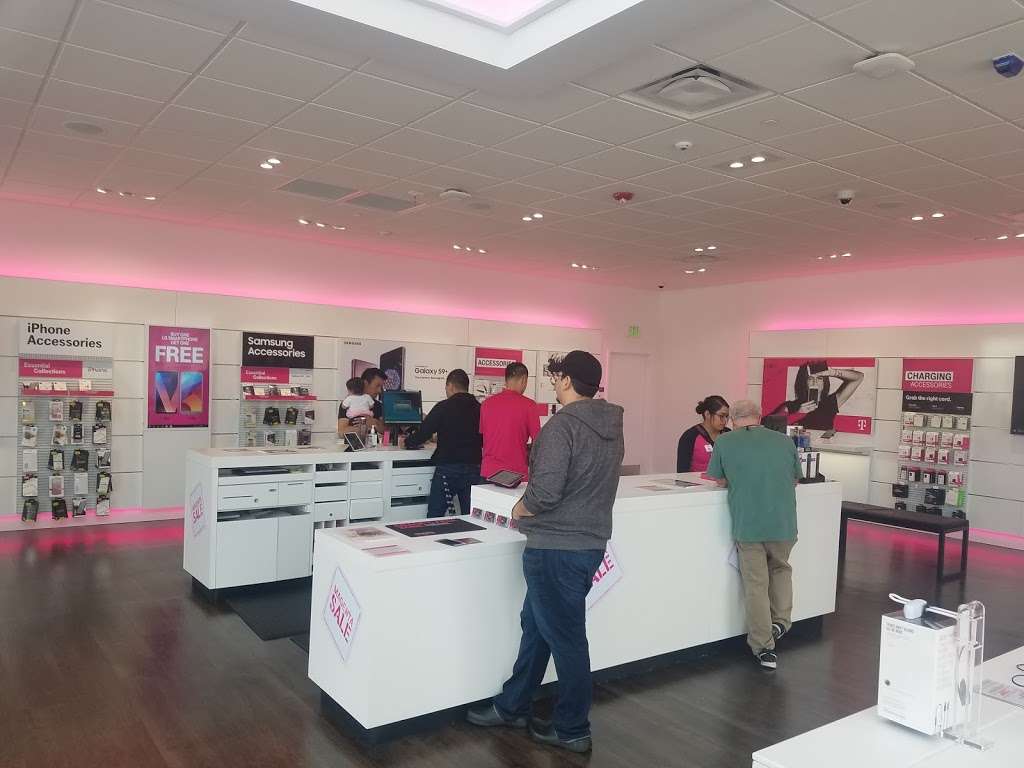 T-Mobile | 925 S Colorado Blvd, Denver, CO 80246 | Phone: (720) 506-5568