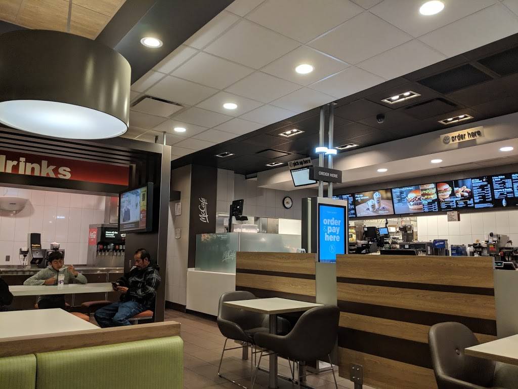 McDonalds | 3141 Harbor Blvd, Costa Mesa, CA 92626, USA | Phone: (714) 549-1279