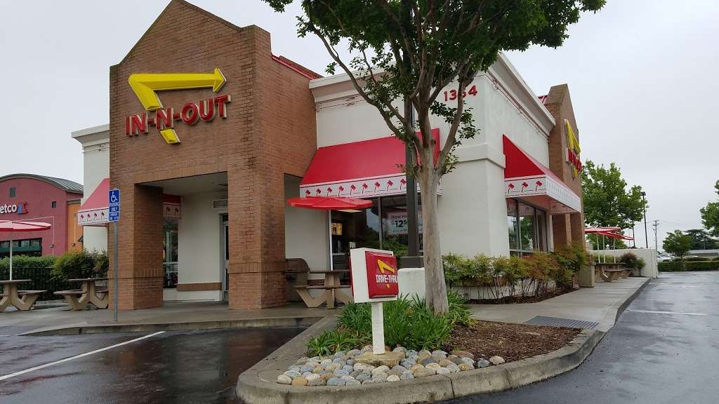 In-N-Out Burger | 1364 Holiday Ln, Fairfield, CA 94534, USA | Phone: (800) 786-1000