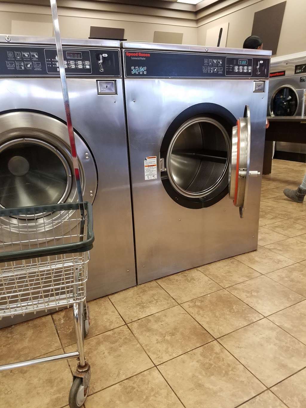 Laundry & Tan Connection | 2202 Mitthoeffer Rd, Indianapolis, IN 46229 | Phone: (317) 898-8267