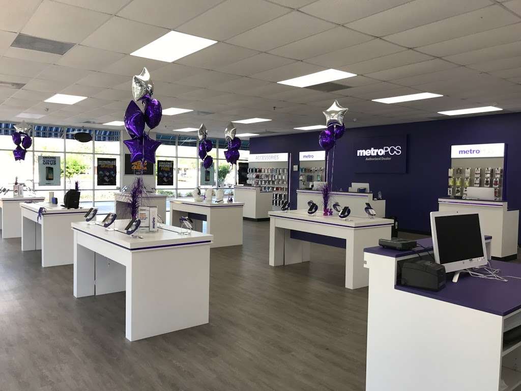 Metro by T-Mobile | 731 Good Homes Rd, Orlando, FL 32818 | Phone: (407) 930-6330