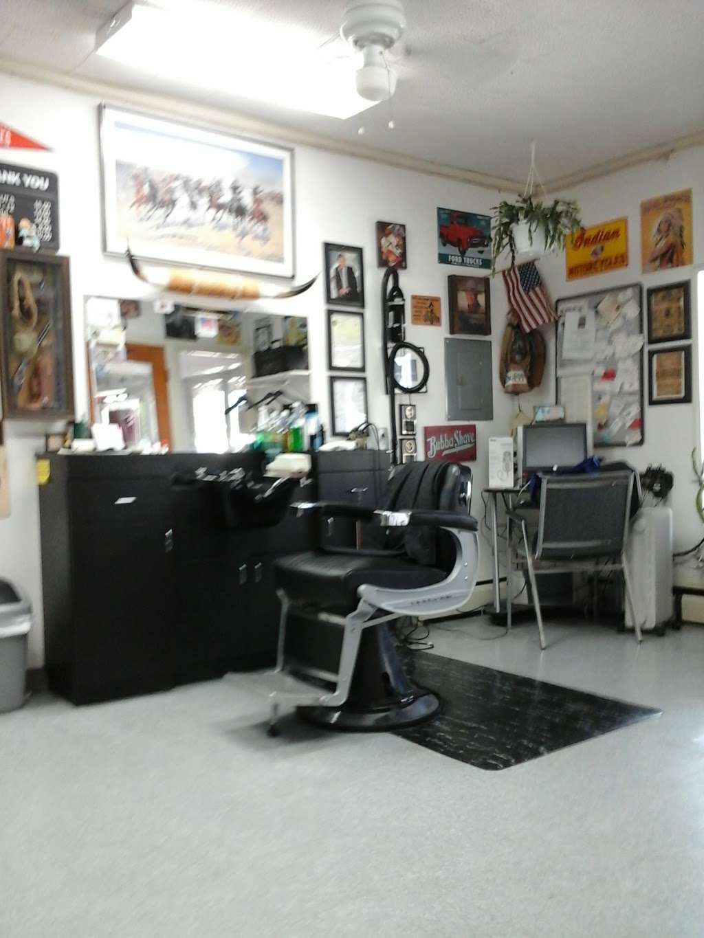 Darrells Barber Shop | 4495 Mountain Rd, Pasadena, MD 21122, USA | Phone: (410) 439-0773
