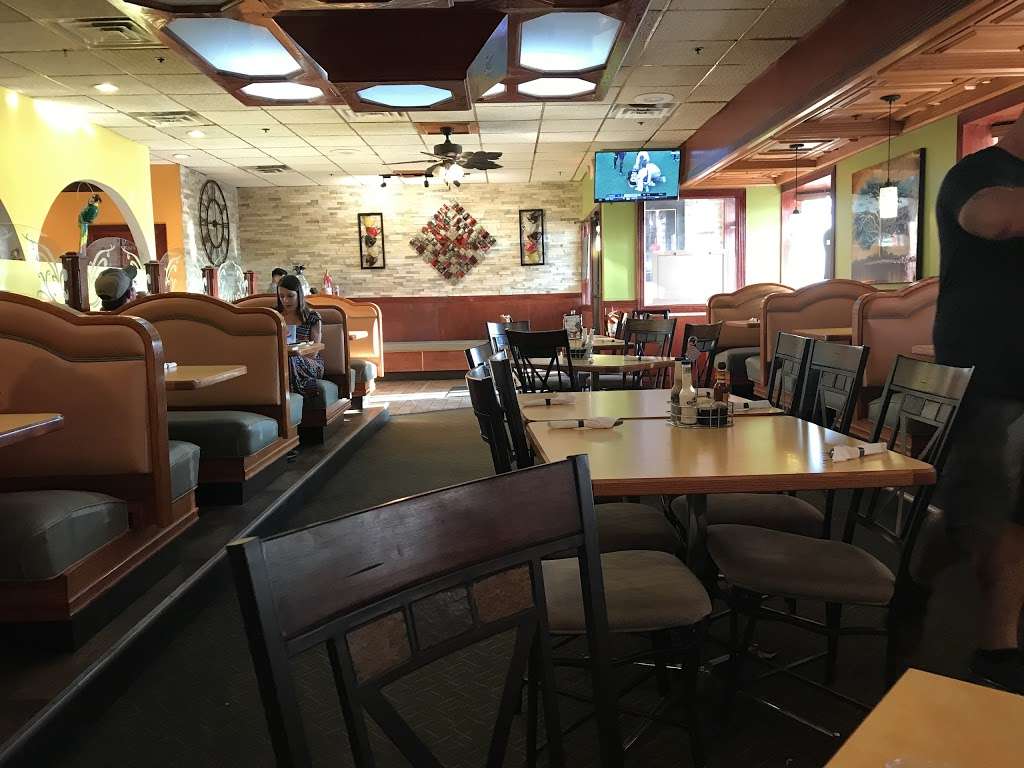 Pineapple Cafe & Mexican Grill | 7864 S Howell Ave, Oak Creek, WI 53154, USA | Phone: (414) 304-5756