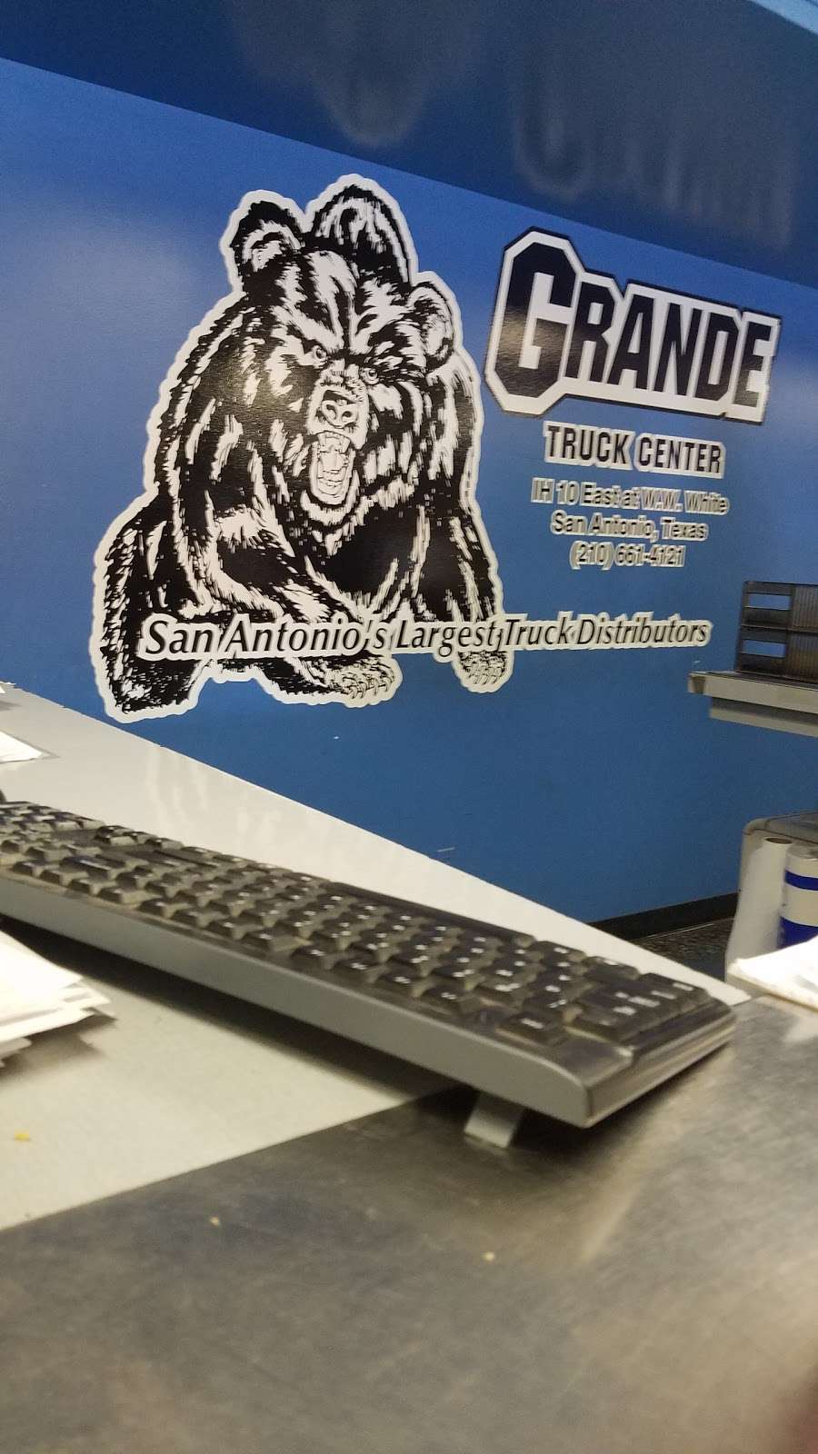 Grande Truck Center | 4562 I-10 Frontage Rd, Converse, TX 78109, USA | Phone: (210) 661-4121