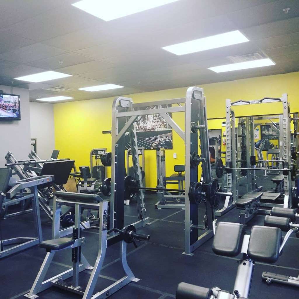 Muscle + Hardbodies Gym | 4600 W Craig Rd #101, North Las Vegas, NV 89032, USA | Phone: (702) 399-1114