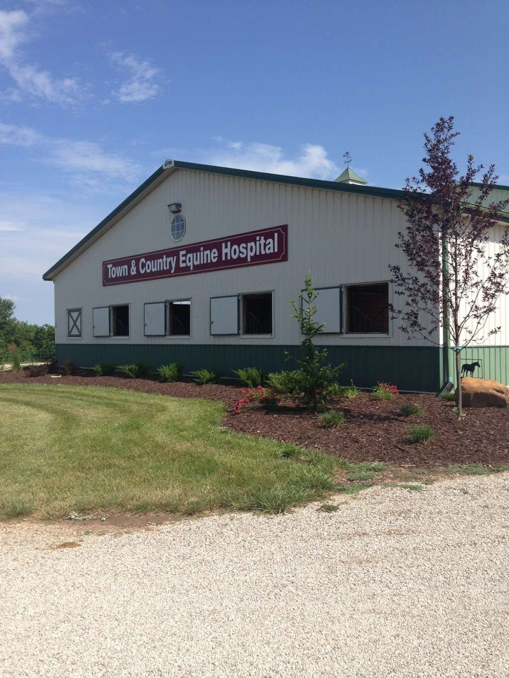 Town & Country Equine & Pet Hospital | 27965 Beaver Creek Rd, Louisburg, KS 66053, USA | Phone: (913) 937-9366