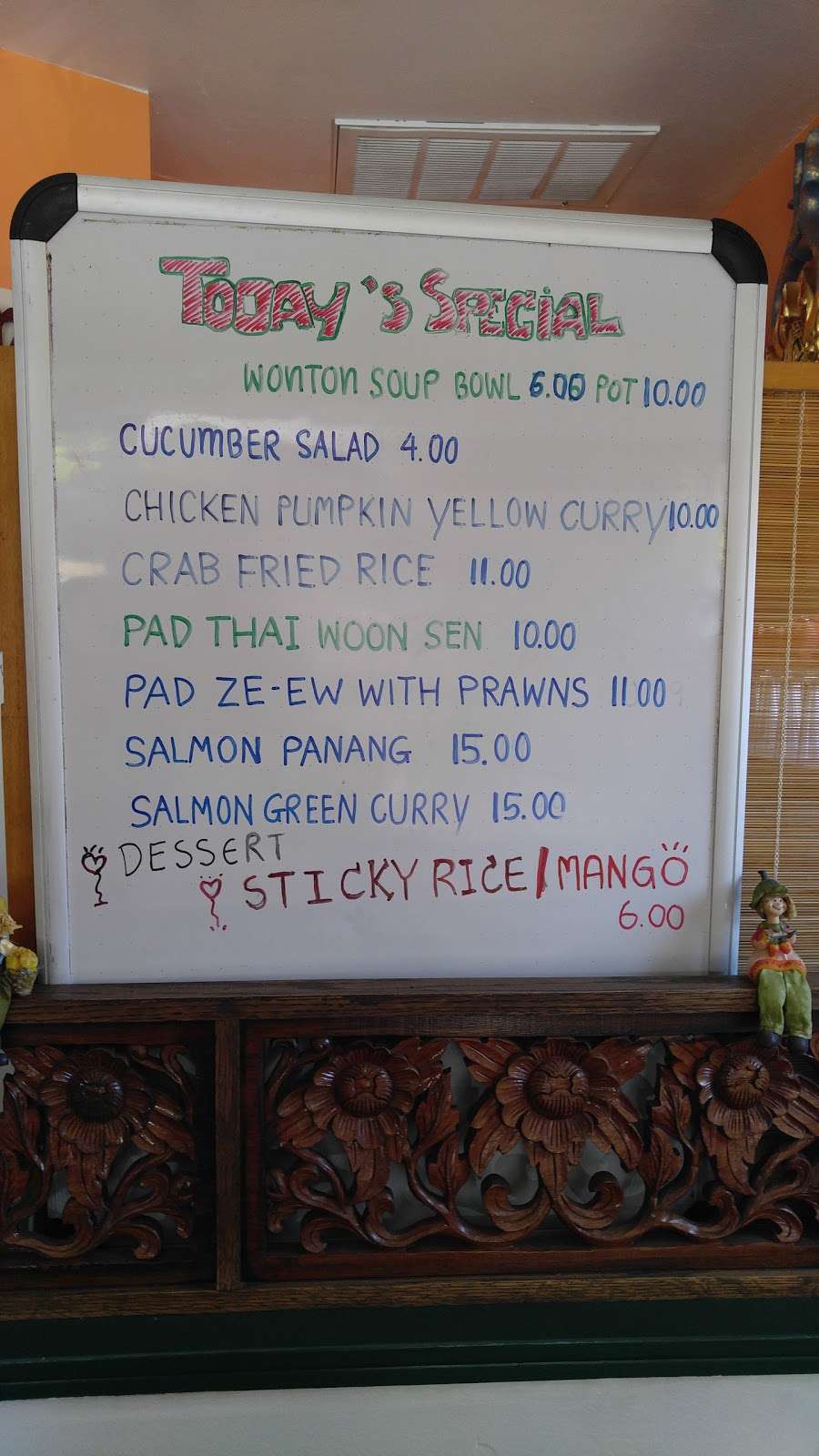 E-Saan Thai House | 18629 CA-12, Sonoma, CA 95476, USA | Phone: (707) 939-9077