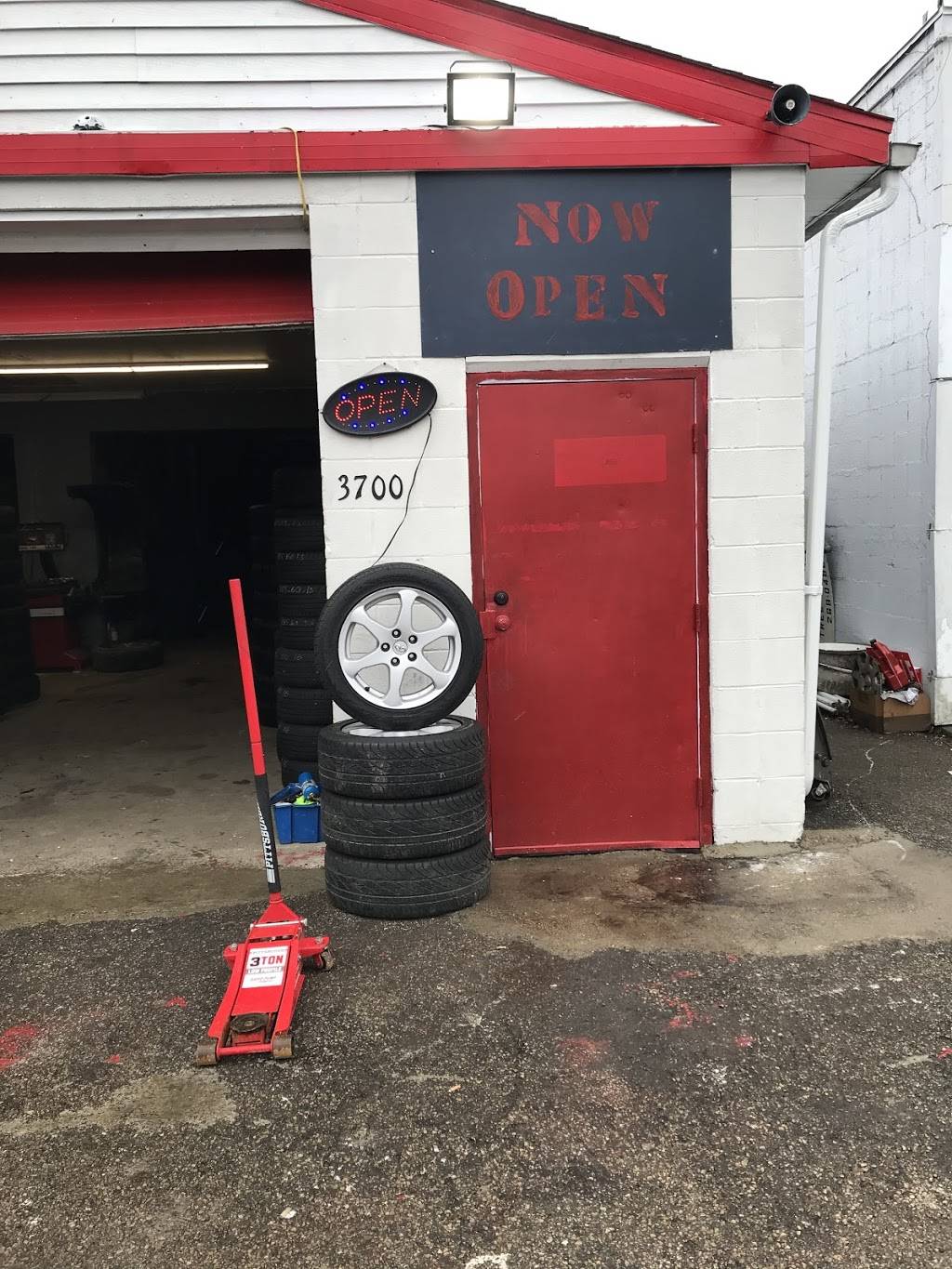 brothers tire | 3700 Karl Rd, Columbus, OH 43224, USA | Phone: (614) 962-5200