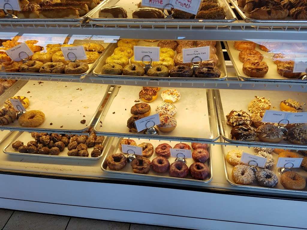Roll N Donuts Cafe | 3907 Algonquin Rd, Algonquin, IL 60156, USA | Phone: (847) 458-5255