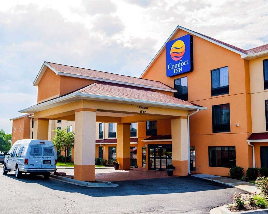 Comfort Inn Kansas City / Airport | 11100 N Ambassador Dr, Kansas City, MO 64153 | Phone: (816) 569-2500