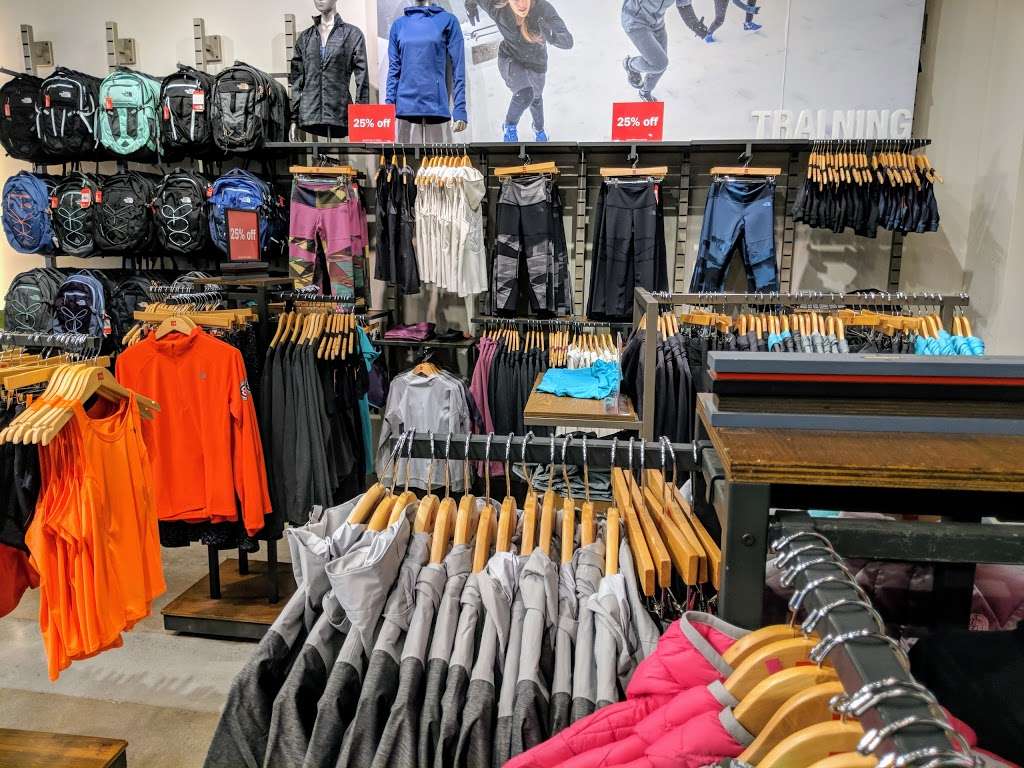 The North Face | 1602 Redwood Hwy, Corte Madera, CA 94925 | Phone: (415) 924-2848