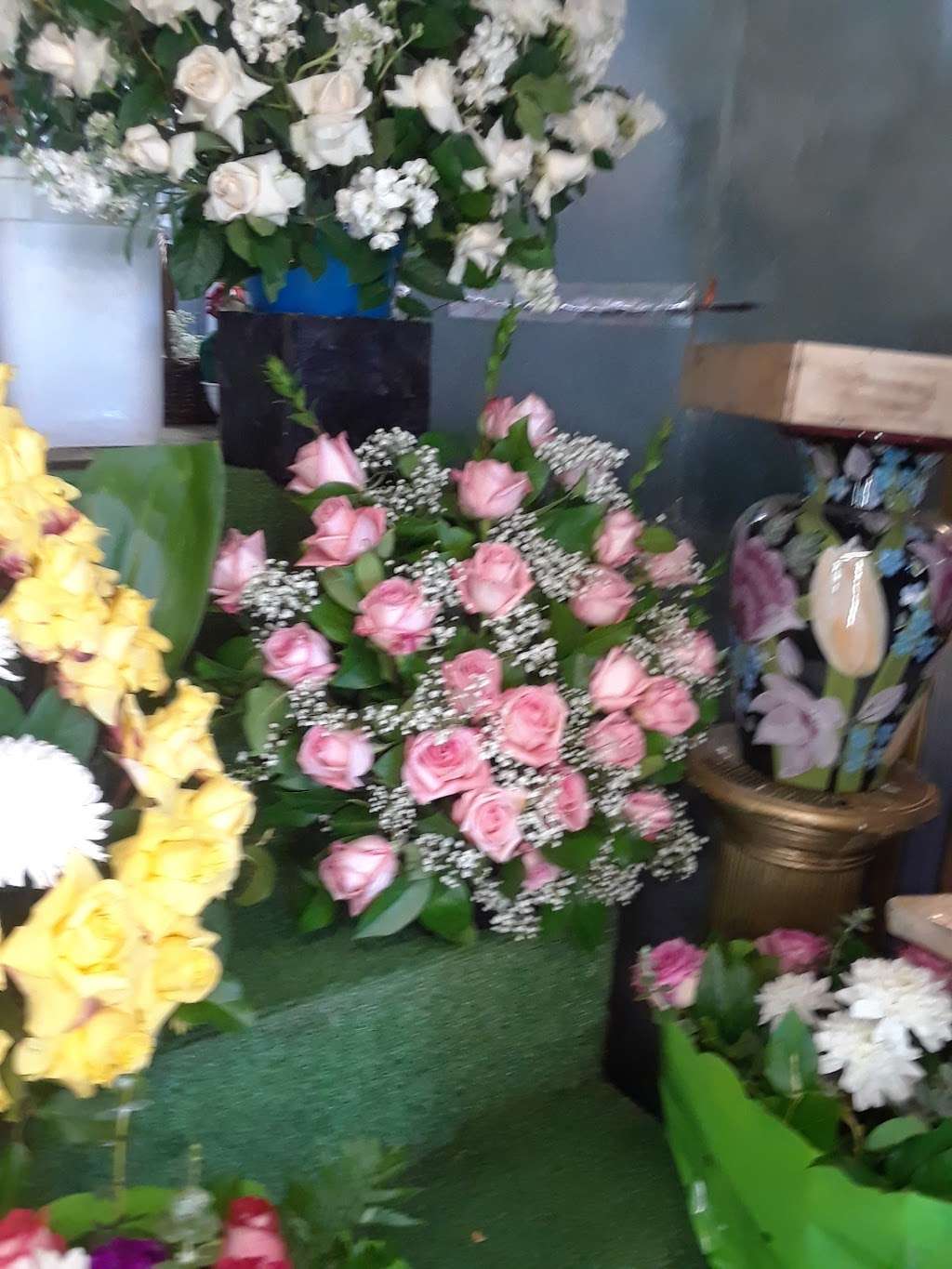 Evergreen Florist | 3000 E 1st St, Los Angeles, CA 90063, USA | Phone: (323) 272-7890