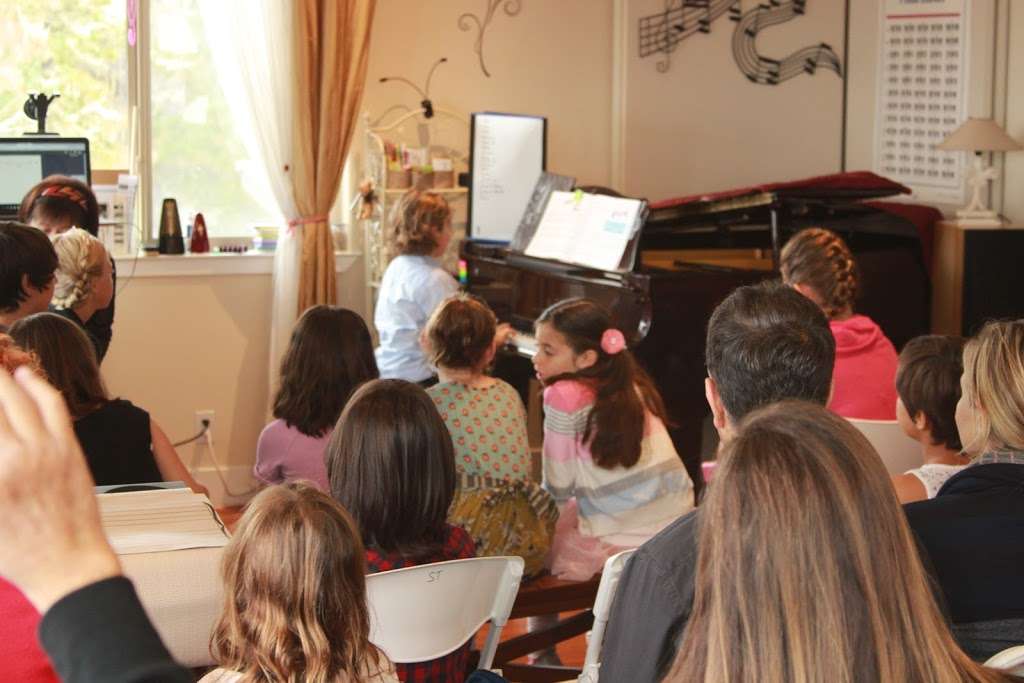 Piano Lessons Studio | 103 Highland Ave, Half Moon Bay, CA 94019 | Phone: (650) 303-8238