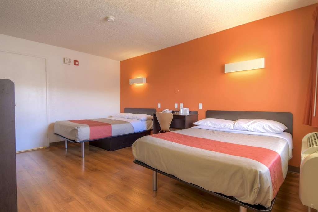 Motel 6 Las Vegas - I-15 | 5085 Dean Martin Dr, Las Vegas, NV 89118, USA | Phone: (702) 739-6747