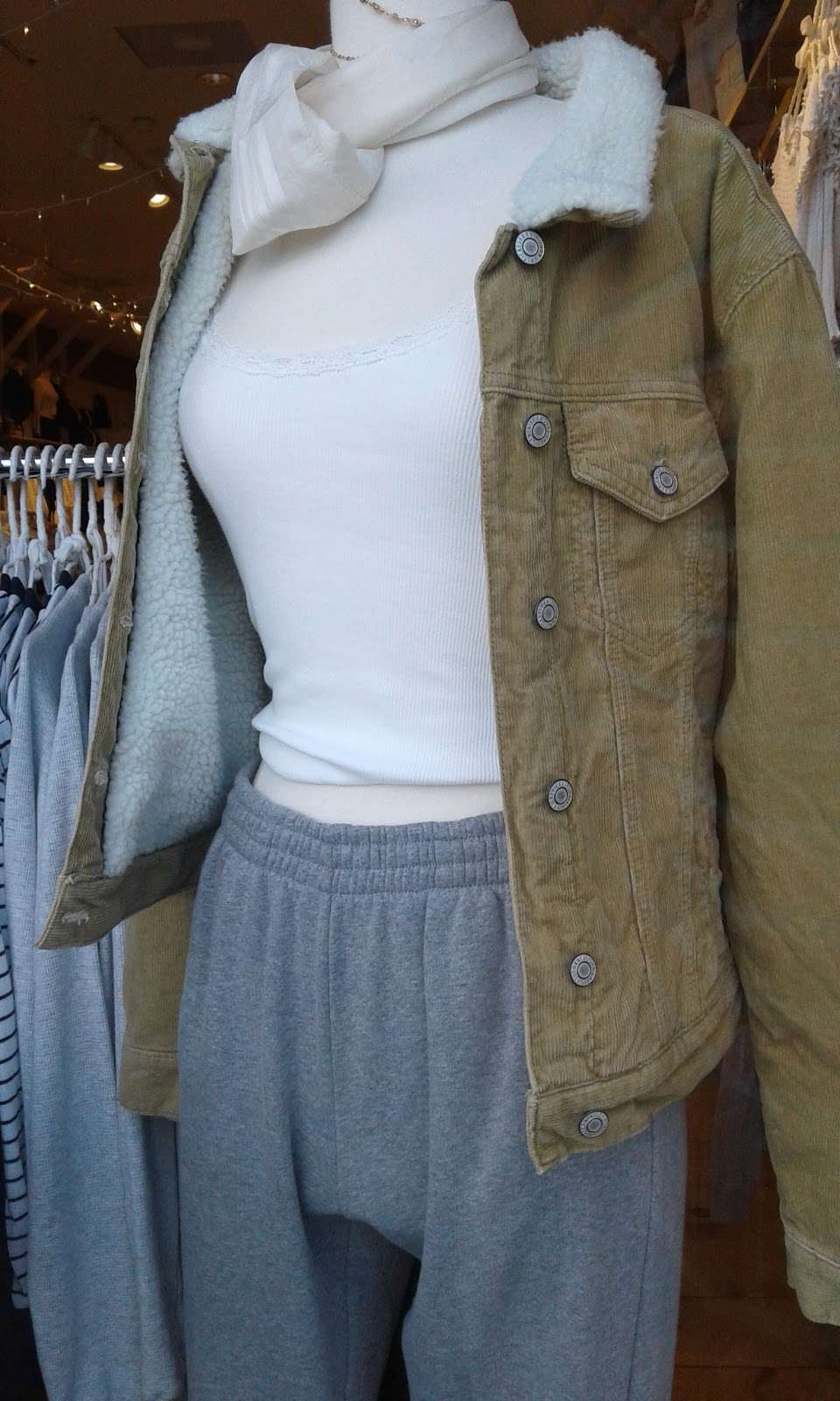 Brandy Melville - Westlake Village | 160 Promenade Way, Westlake Village, CA 91362, USA | Phone: (805) 379-4313