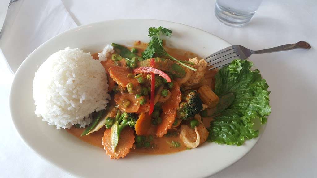 Vino THAI | 3825 E Main St, St. Charles, IL 60174, USA | Phone: (630) 443-8461